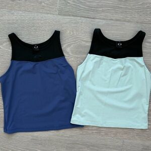 Bundle of 2 Oakley Luxe performance Tops Women's Size small